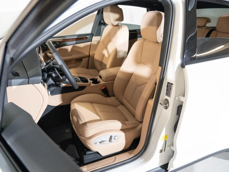 2026 Porsche Macan Electric - Image 4 of 26