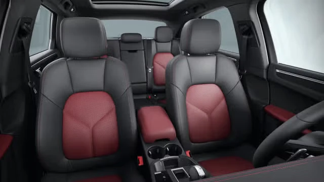 2026 Porsche Macan - Image 26 of 31