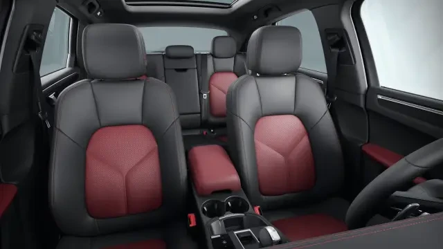 2026 Porsche Macan - Image 30 of 31