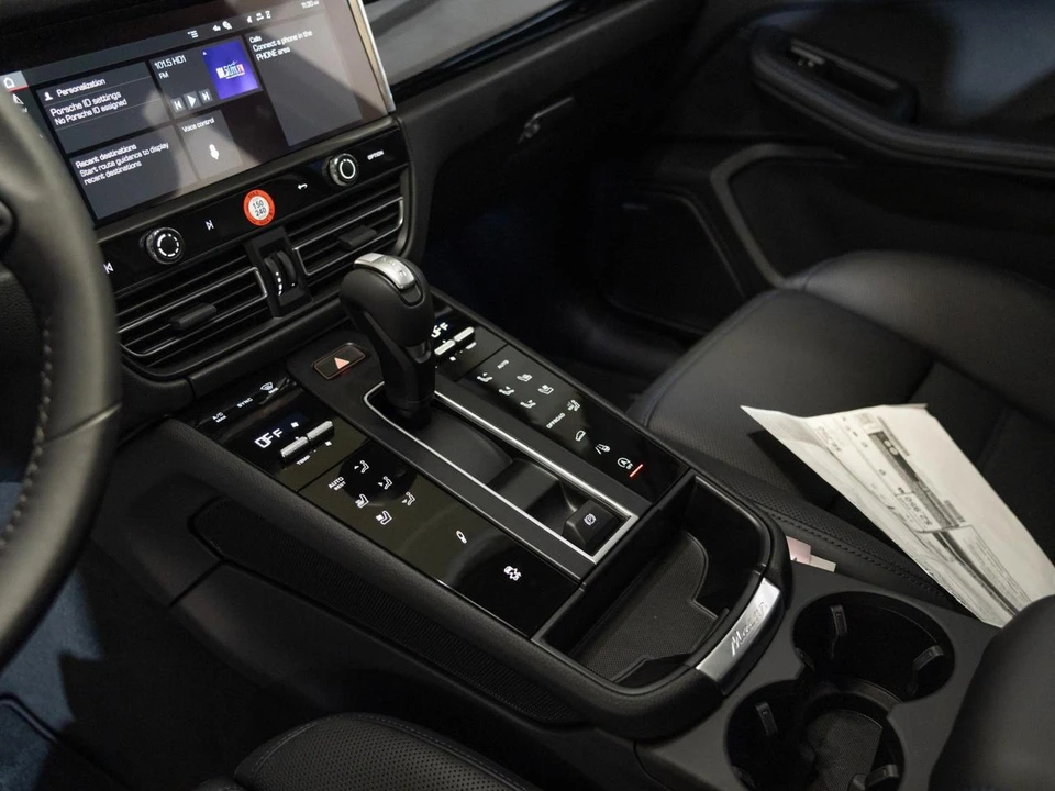 2026 Porsche Macan Electric - Image 22 of 28