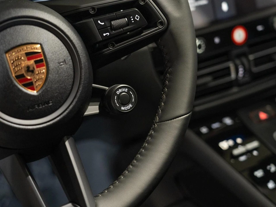 2026 Porsche Macan Electric - Image 23 of 28