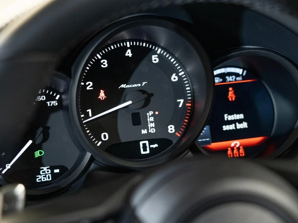 2026 Porsche Macan Electric - Image 19 of 28