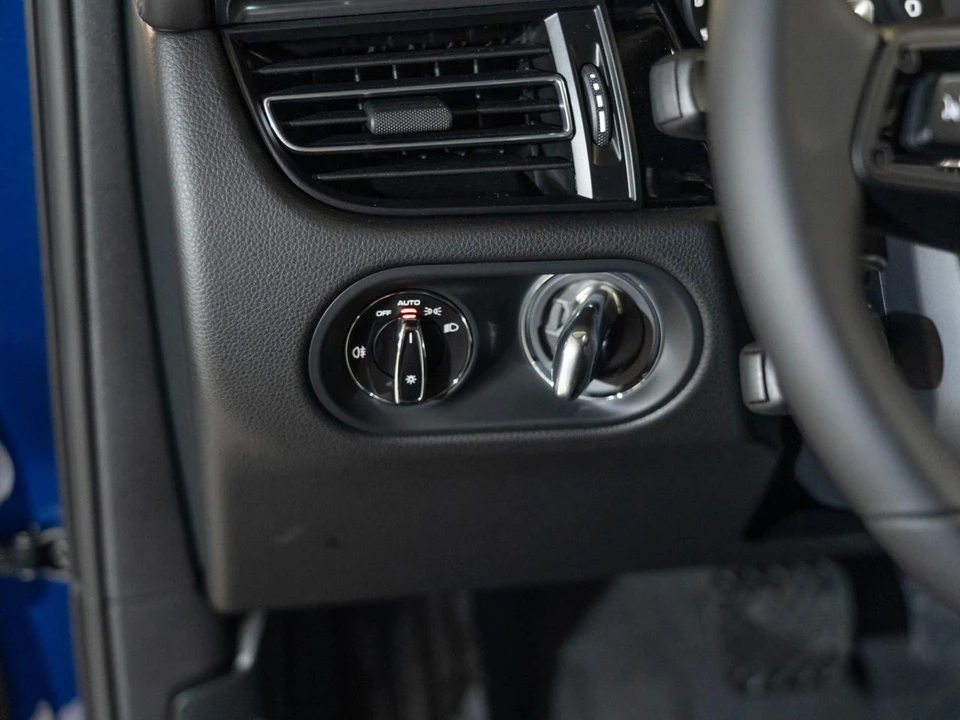 2026 Porsche Macan Electric - Image 24 of 28