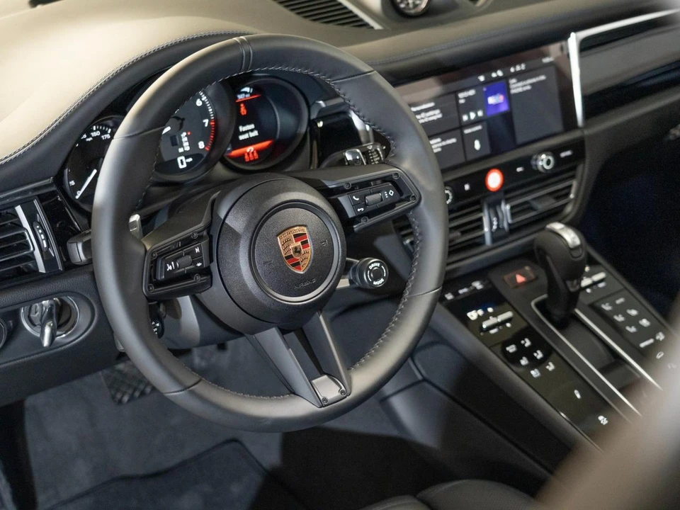 2026 Porsche Macan Electric - Image 16 of 28