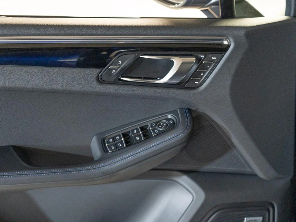 2026 Porsche Macan Electric - Image 18 of 28