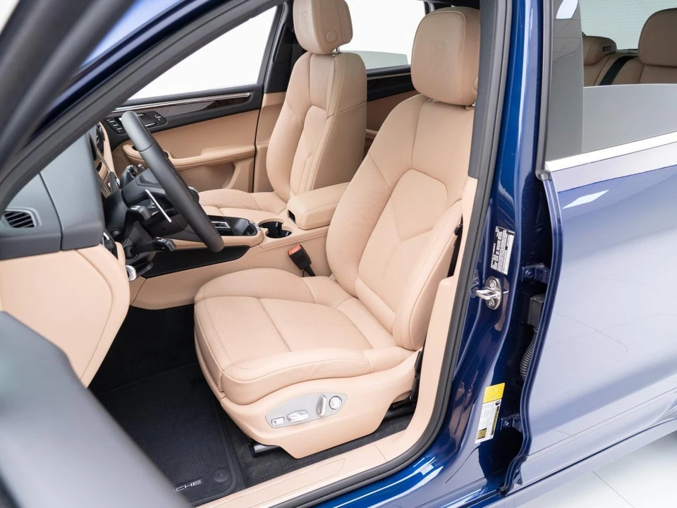 2026 Porsche Macan Electric - Image 5 of 28