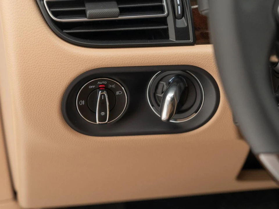 2026 Porsche Macan Electric - Image 26 of 28
