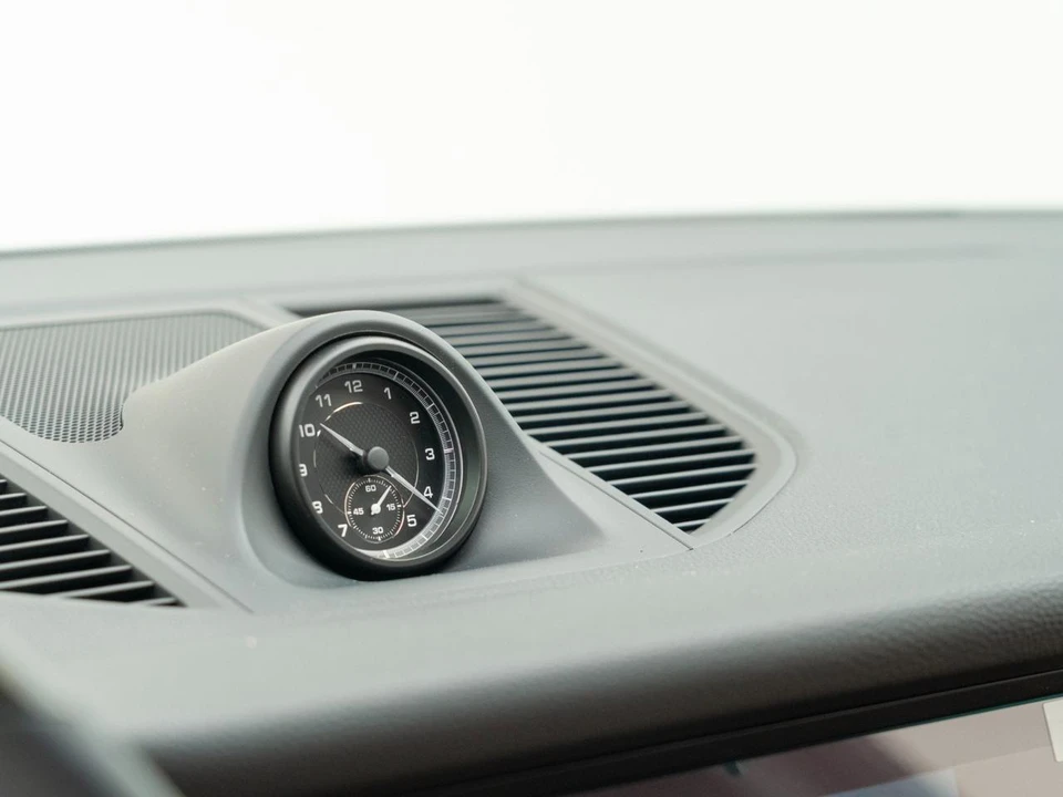 2026 Porsche Macan Electric - Image 23 of 28