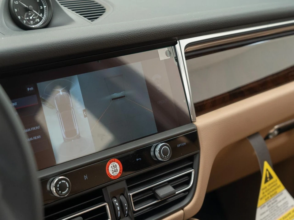2026 Porsche Macan Electric - Image 24 of 28