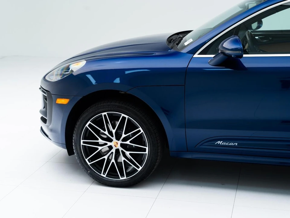 2026 Porsche Macan Electric - Image 11 of 28