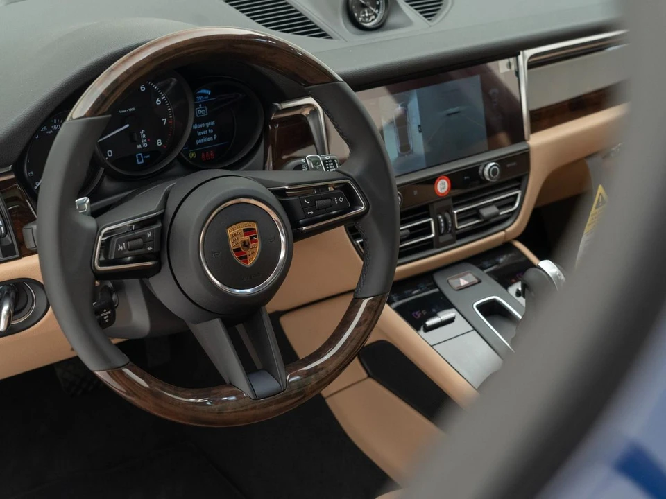 2026 Porsche Macan Electric - Image 18 of 28