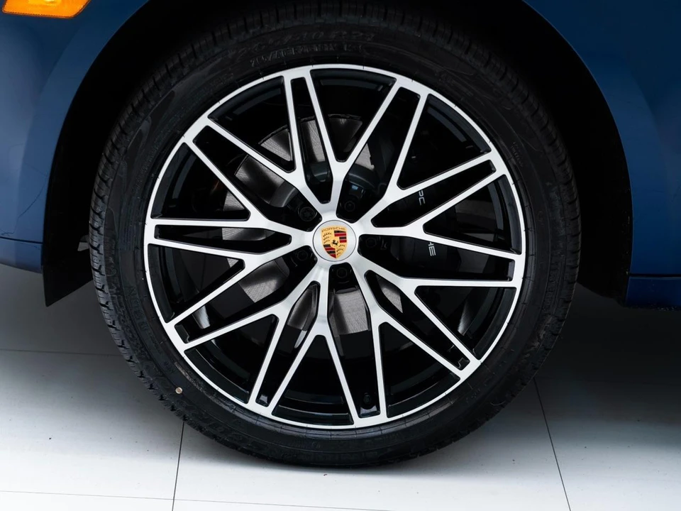 2026 Porsche Macan Electric - Image 12 of 28