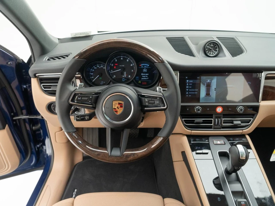 2026 Porsche Macan Electric - Image 17 of 28