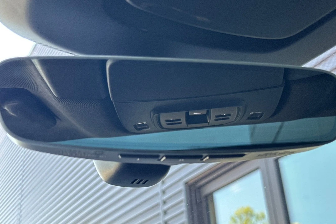 2026 Porsche Macan - Image 22 of 31