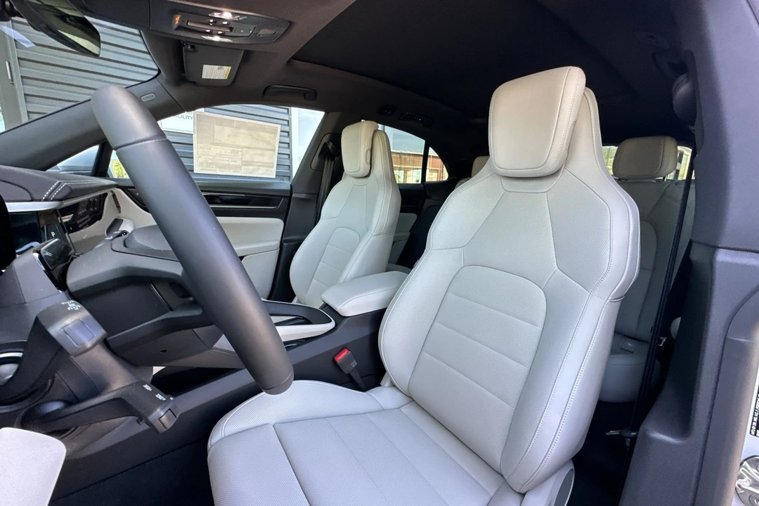 2026 Porsche Macan - Image 5 of 31