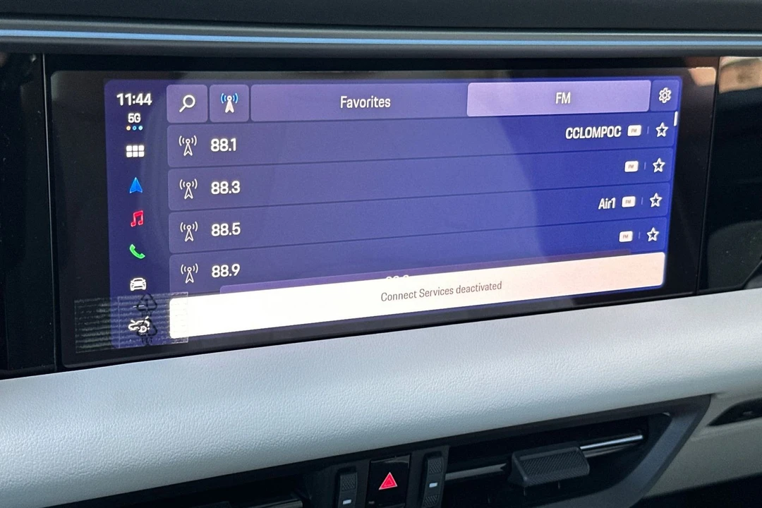 2026 Porsche Macan - Image 23 of 31