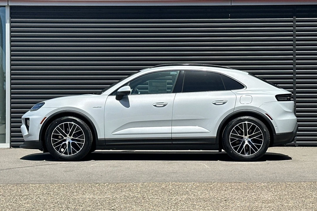 2026 Porsche Macan - Image 2 of 31