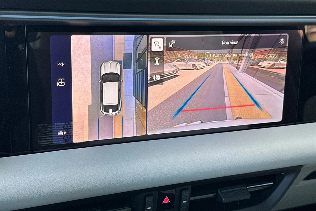 2026 Porsche Macan - Image 24 of 31