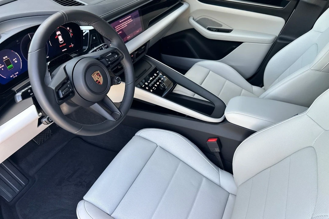 2026 Porsche Macan - Image 4 of 31