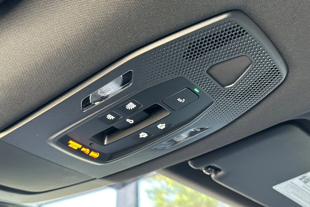 2026 Porsche Macan - Image 21 of 31