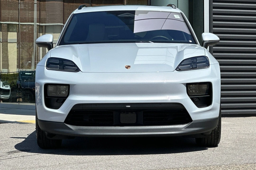 2026 Porsche Macan - Image 11 of 31