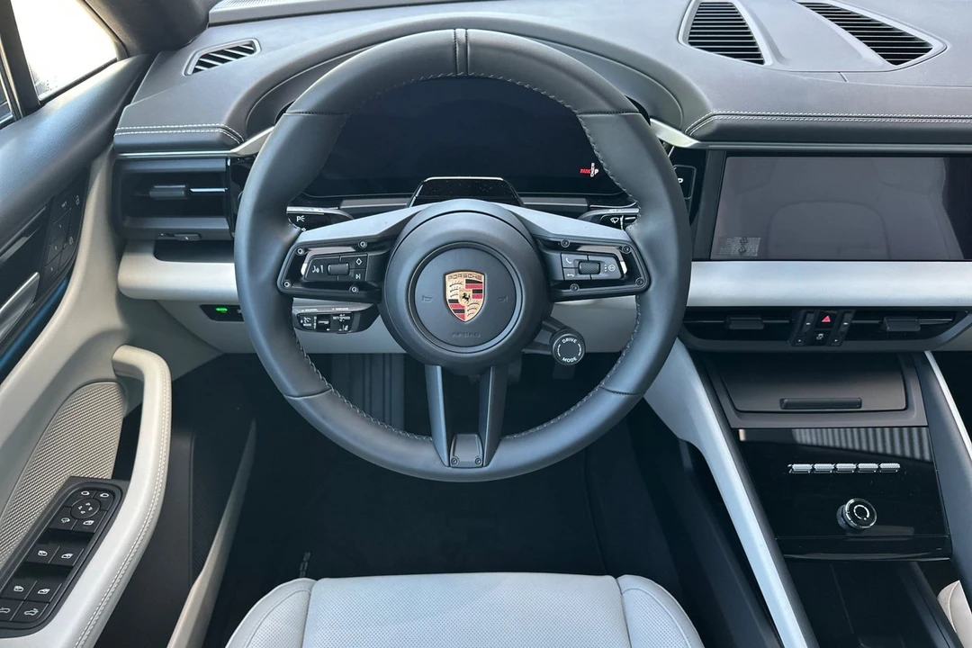 2026 Porsche Macan - Image 16 of 31