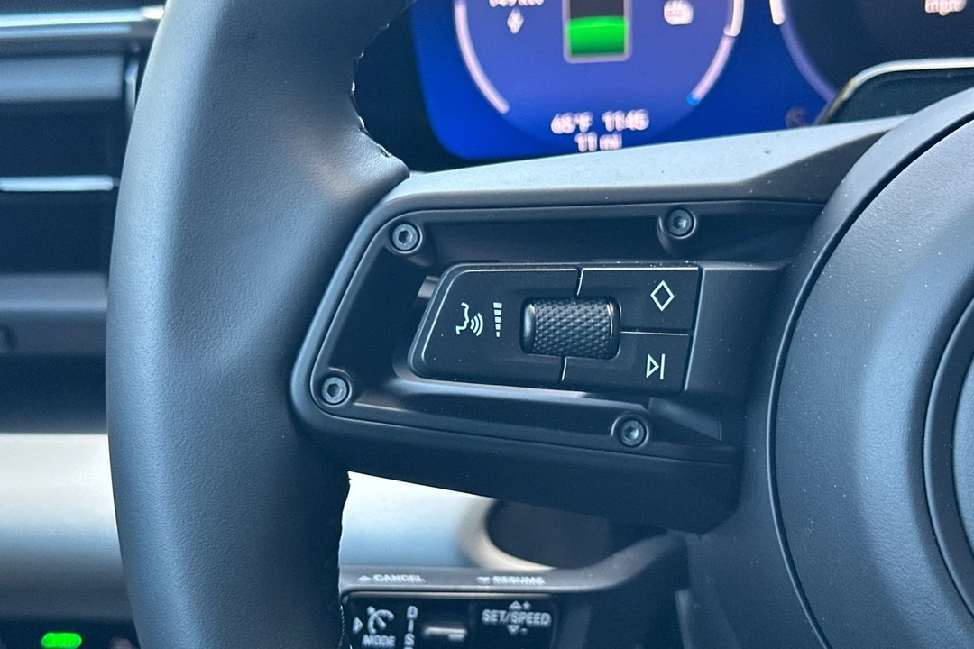 2026 Porsche Macan - Image 31 of 31