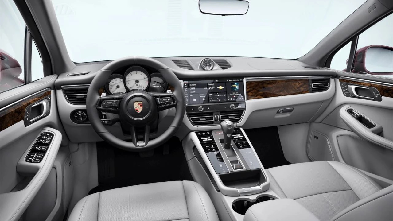 2026 Porsche Macan - Image 9 of 10