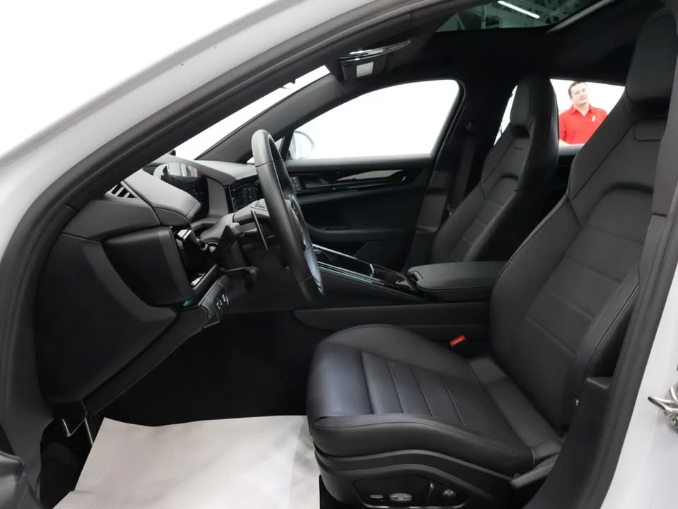 2026 Porsche 976 Panamera - Image 7 of 20