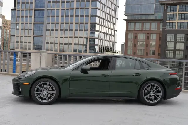2026 Porsche 976 Panamera - Image 2 of 4
