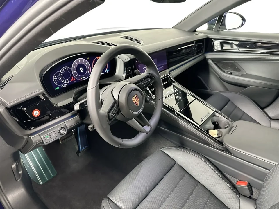 2026 Porsche 976 Panamera - Image 4 of 11