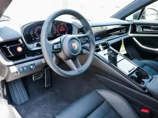 2026 Porsche 976 Panamera - Image 4 of 4