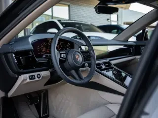 2026 Porsche 976 Panamera - Image 4 of 4