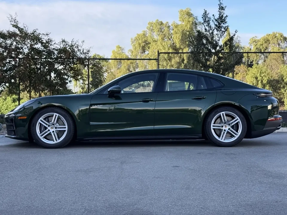 2026 Porsche 976 Panamera - Image 2 of 7