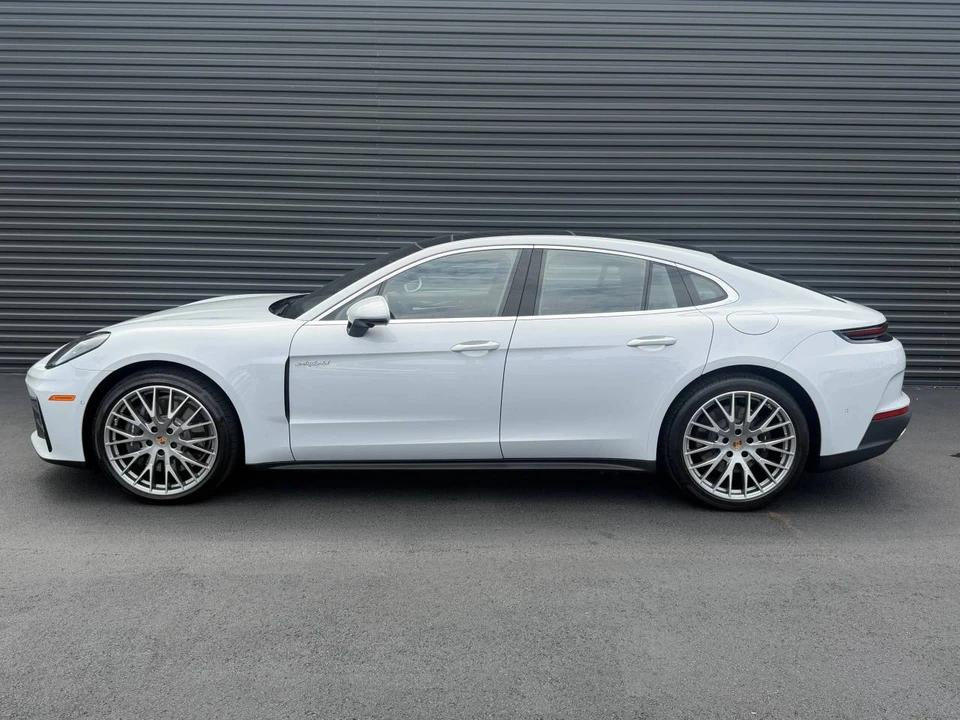 2026 Porsche 976 Panamera - Image 2 of 5