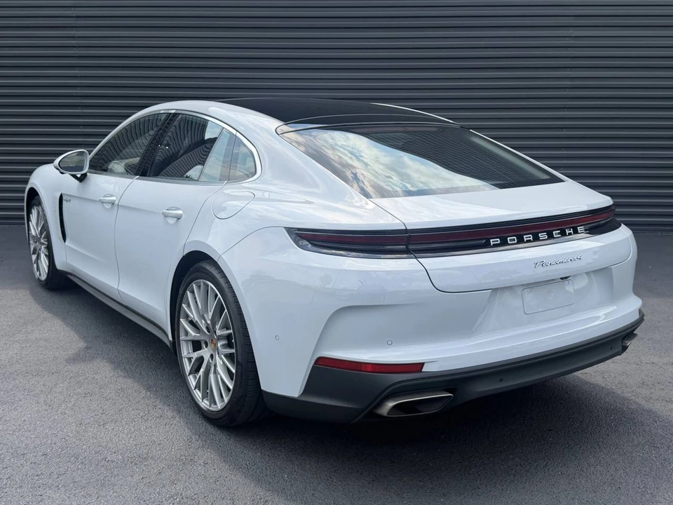 2026 Porsche 976 Panamera - Image 3 of 5
