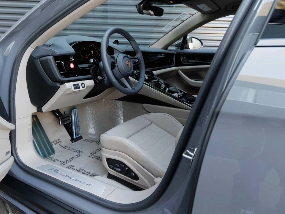 2026 Porsche 976 Panamera - Image 4 of 5