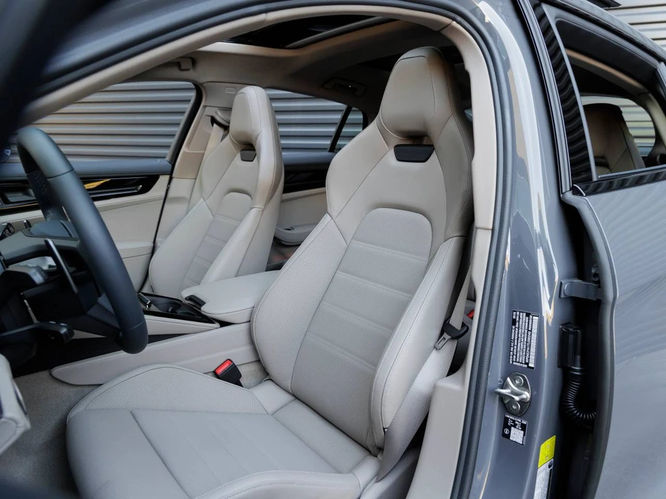 2026 Porsche 976 Panamera - Image 5 of 5