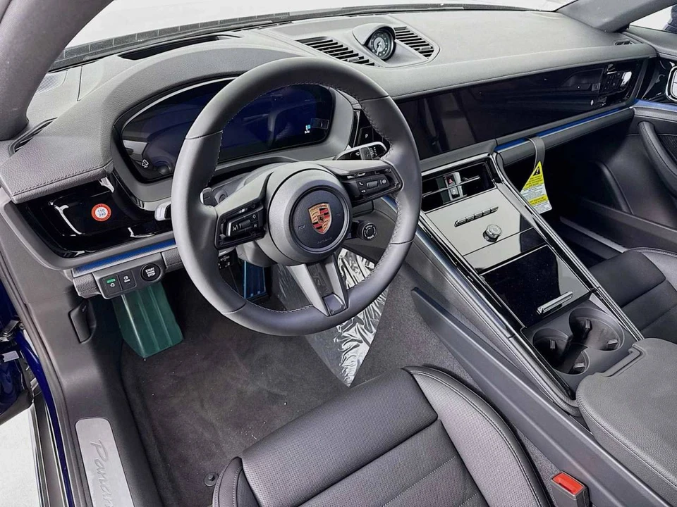 2026 Porsche 976 Panamera - Image 4 of 5