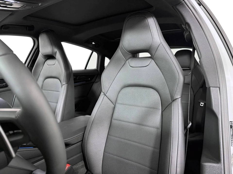 2026 Porsche 976 Panamera - Image 5 of 5