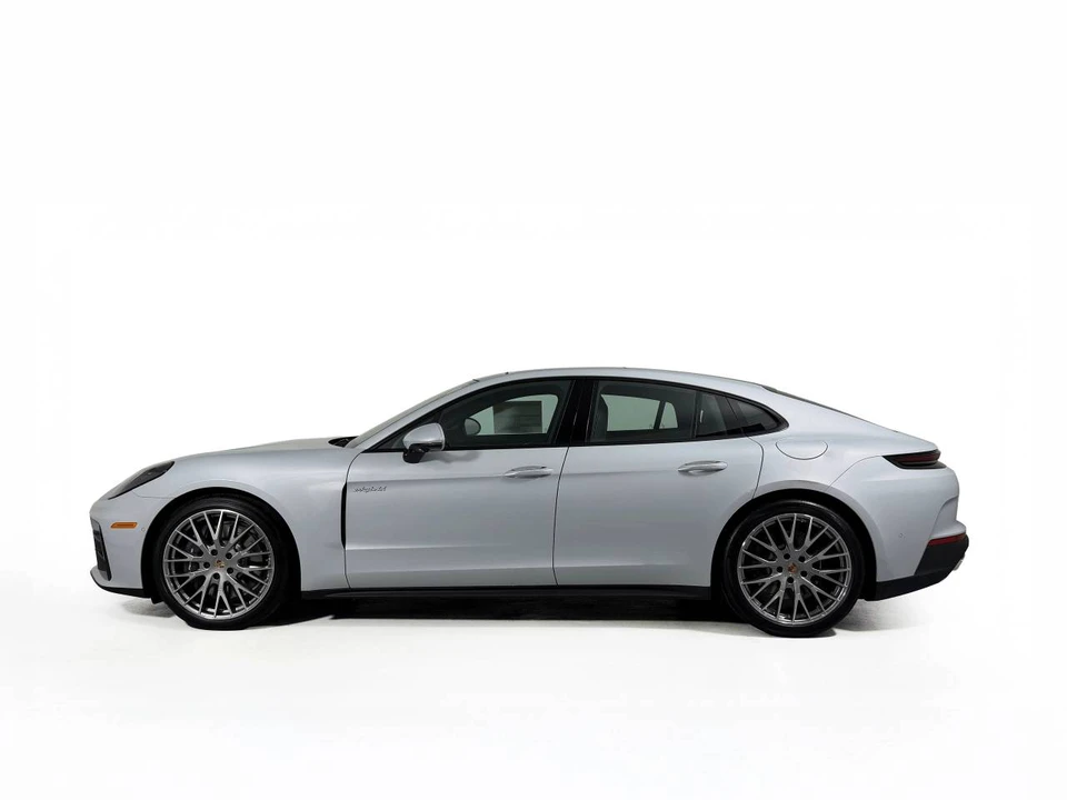 2026 Porsche 976 Panamera - Image 2 of 5