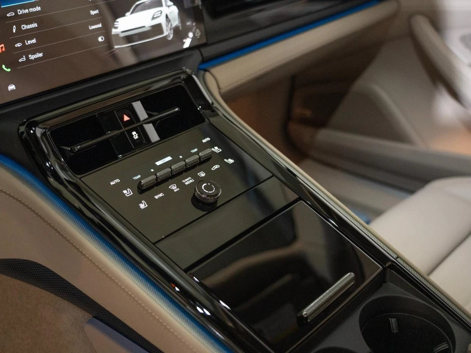 2026 Porsche 976 Panamera - Image 24 of 30