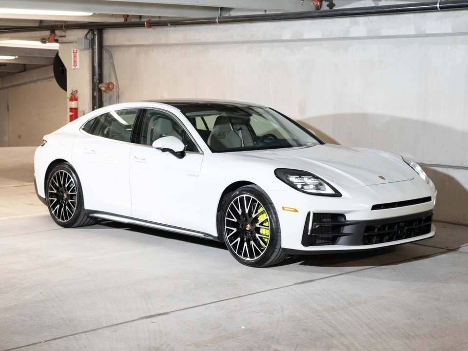 2026 Porsche 976 Panamera - Image 7 of 30