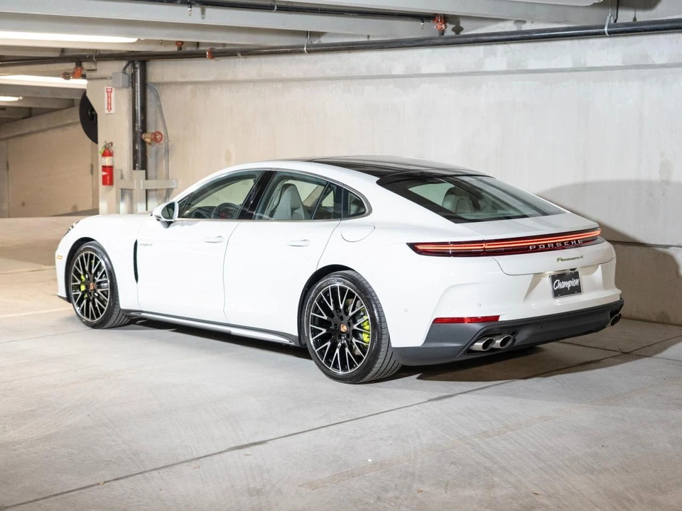 2026 Porsche 976 Panamera - Image 3 of 30
