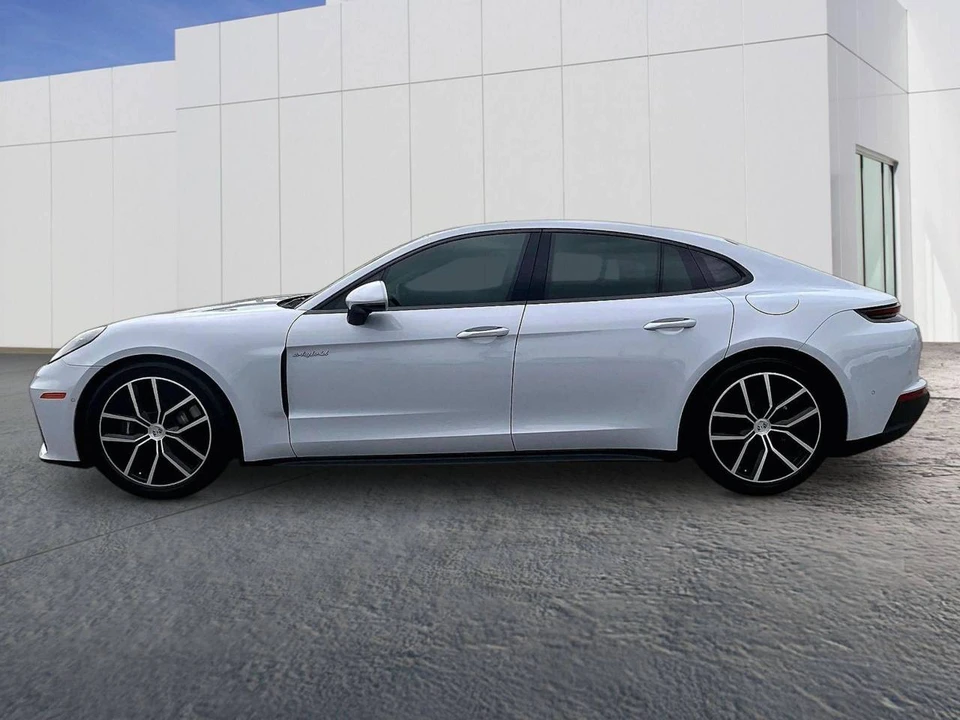 2026 Porsche 976 Panamera - Image 2 of 4