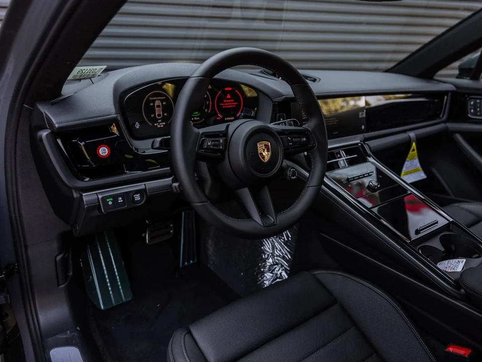 2026 Porsche 976 Panamera - Image 4 of 5