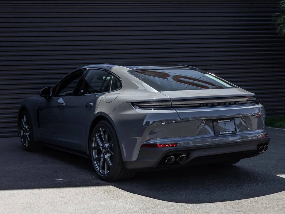 2026 Porsche 976 Panamera - Image 3 of 5