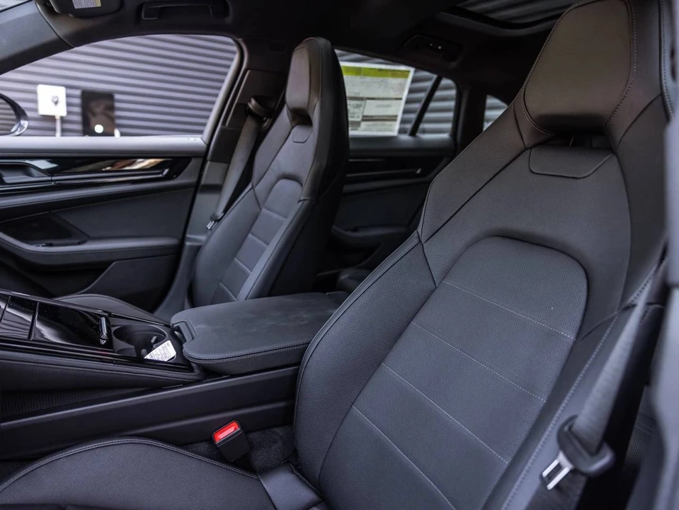 2026 Porsche 976 Panamera - Image 5 of 5