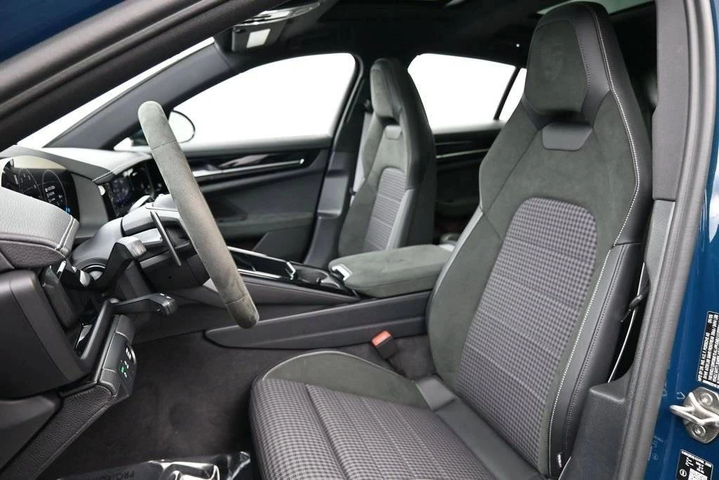 2026 Porsche 976 Panamera - Image 5 of 5
