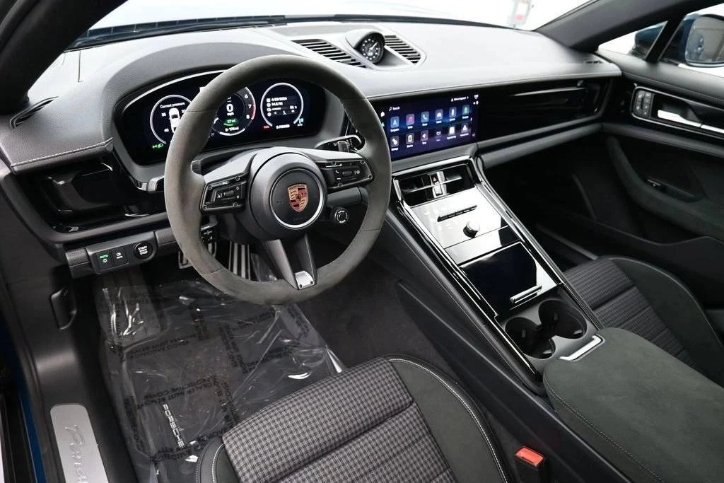 2026 Porsche 976 Panamera - Image 4 of 5